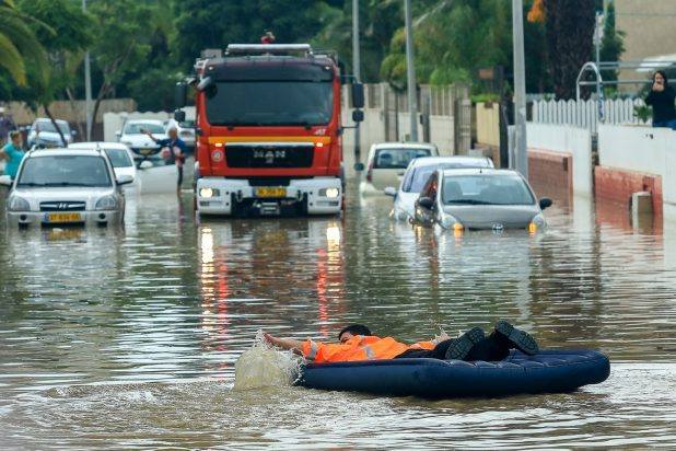 إسرائيل تخشى حدوث فيضانات بعد الحرائق
