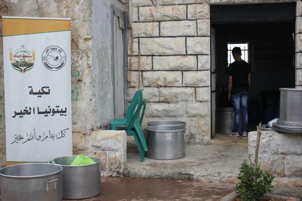 "تكـية بيتونيا" تواصل عملها بتقديم الوجبات الساخنة للمعوزين والفقراء