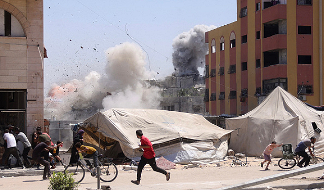 إسرائيل تواصل خرق الهدنة: غارات جوية على غزة ونسف منازل في خانيونس