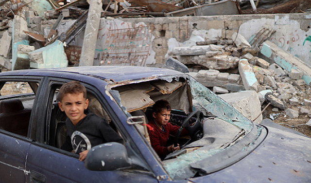 خرق وقف إطلاق النار: غارات إسرائيلية ونسف مبان بغزة