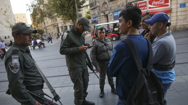 السجن لشرطيين "حرس حدود" بتهمة سرقة عمال فلسطينيين