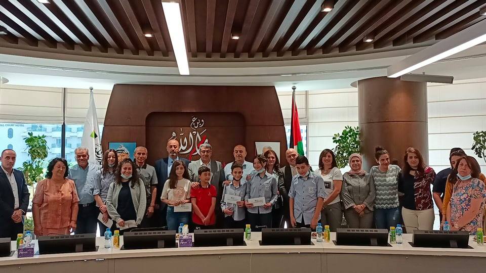برعاية المشروبات الوطنية.. الإعلان عن الفائزين في مشاريع بلدية رام الله للتوعية البيئية في زمن جائحة كورونا