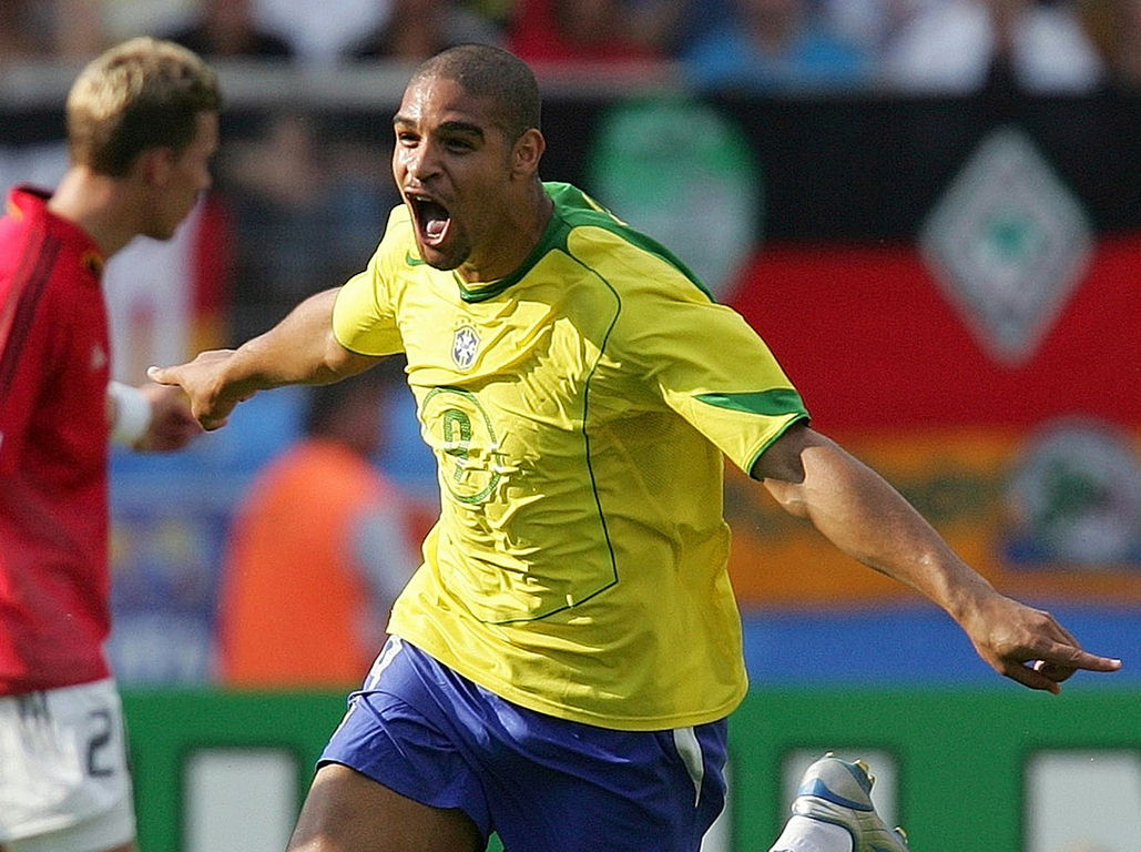 أدريانو يتاجر بالمخدرات!