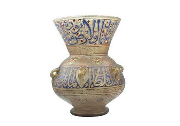 مصر تستعيد مشكاة "السلطان برقوق" الأثرية من لندن مصر تستعيد مشكاة "السلطان برقوق" الأثرية من لندن