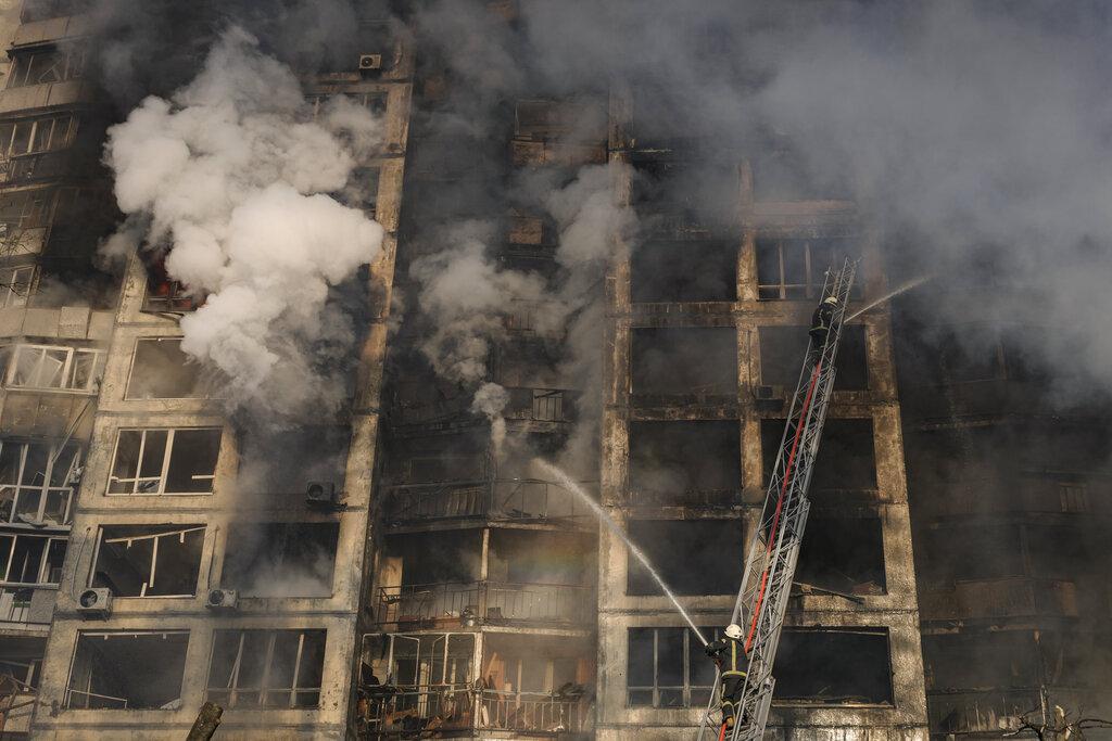 قصف أحياء بكييف وأميركا تحذر من استخدام الأسلحة الكيميائية