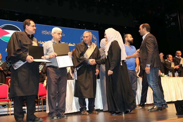 الكلية العصرية الجامعية تحتفل بتخريج الفوج الـ 33 من طلبة الدبلوم والثالث من طلبة البكالوريوس
