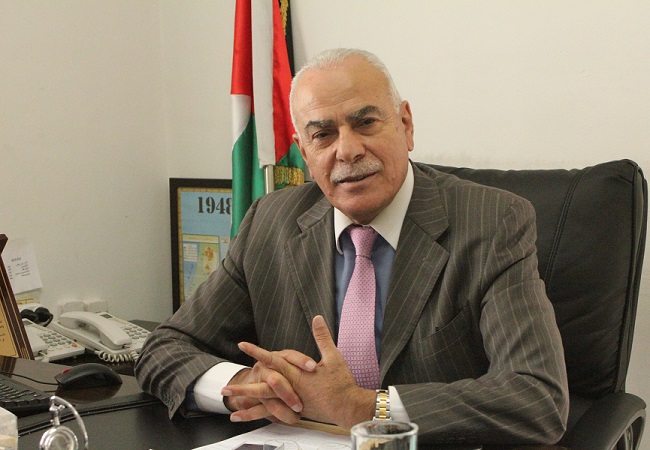 الاحتلال يحتجز سلطان أبو العينين على حاجز زعترة