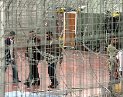 أربعة أسرى من جنين يدخلون عامهم السادس عشر في سجون الاحتلال (أرشيفية) الأسرى سجون الاحتلال