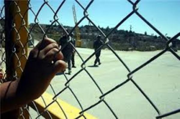 10 أسرى في عزل "نفحة" يعانون من أوضاع حياتية مزرية سجن نفحة