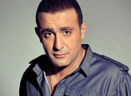 أحمد السقا ينقذ طفلة من القمامة أحمد السقا