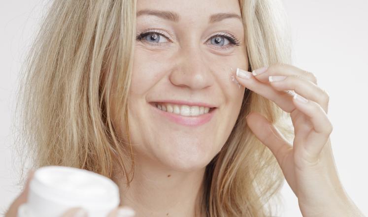 مستحضرات التجميل تحتوي على مواد مسرطنة مواد التجميل
