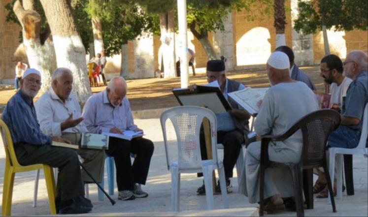 حبس منزلي وغرامة وإبعاد عن الأقصى لـ4 مسنين حبس منزلي وغرامة وإبعاد عن الأقصى لـ4 مسنين