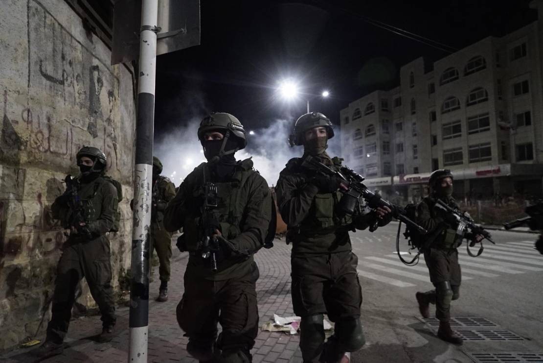 مداهمات واعتقالات في القدس والضفة
