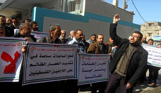 أصحاب المنازل المدمرة يهاجمون مقر الأنروا في غزة أصحاب المنازل المدمرة