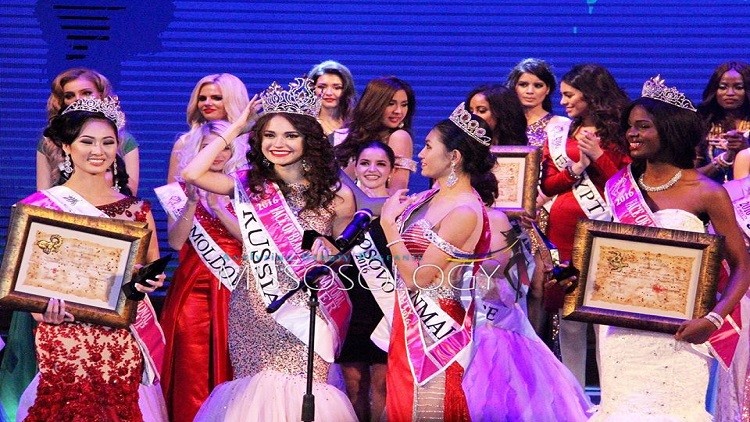 شاهد: هذه المرأة فازت بجائزة أجمل وجه في العالم