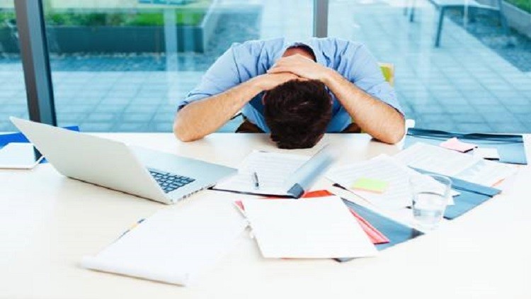 علامات تدل على أن عملك يجعلك تعيسا