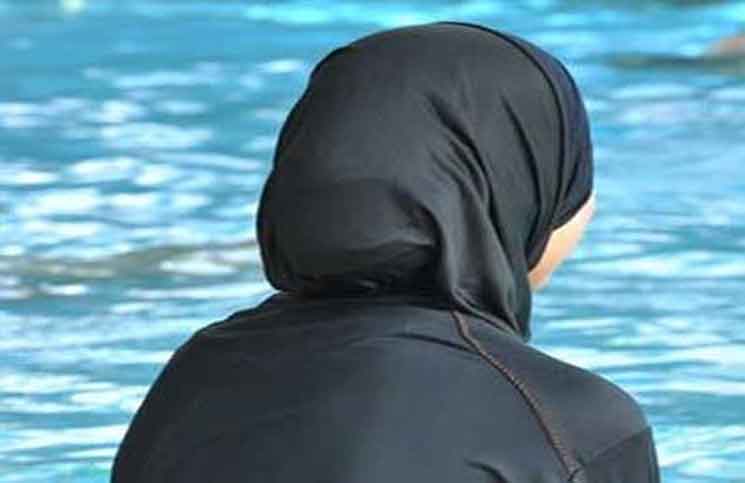 مدير قرية سياحية مصرية يعتدى علي مدرسة لنزولها حمام السباحة بـ”البوركيني” مدير قرية سياحية