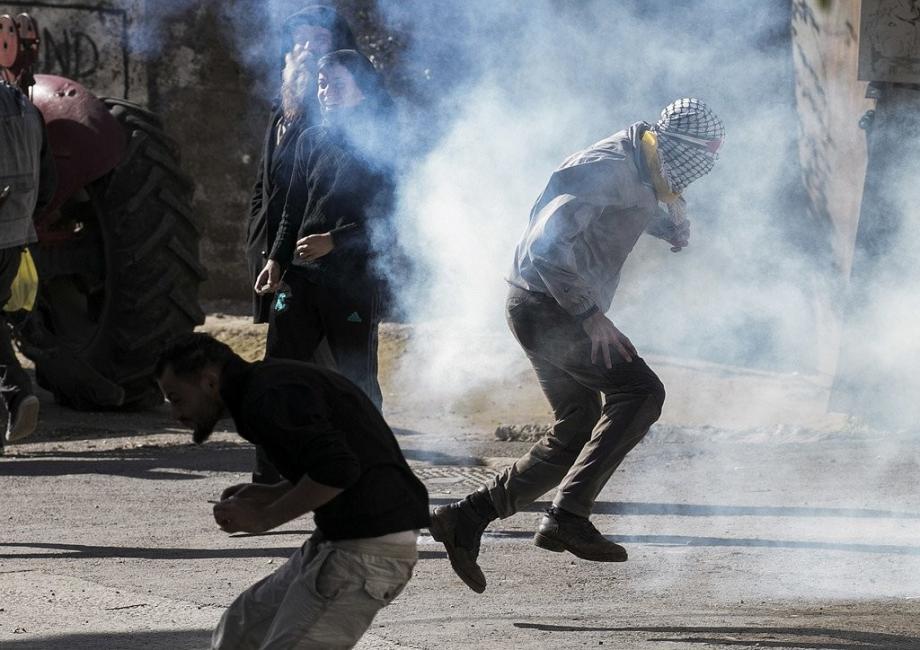 إصابات بالرصاص و الاختناق خلال مواجهات مع الاحتلال برام الله