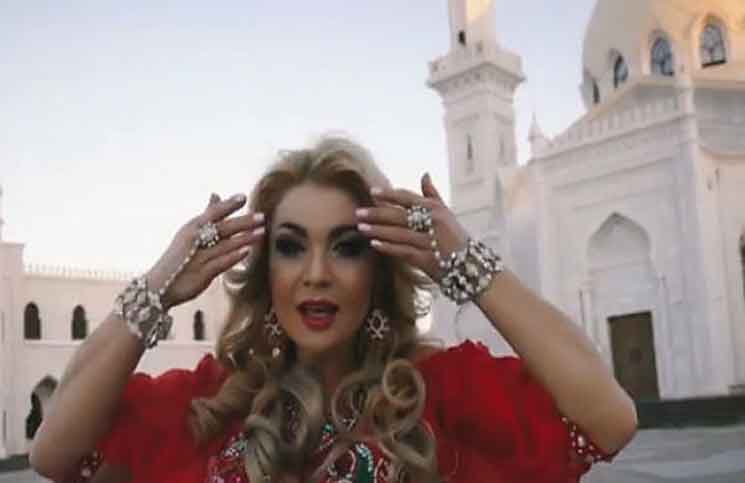 "وصلة رقص" أمام مسجد تثير غضب مسلمي روسيا وصلة رقص