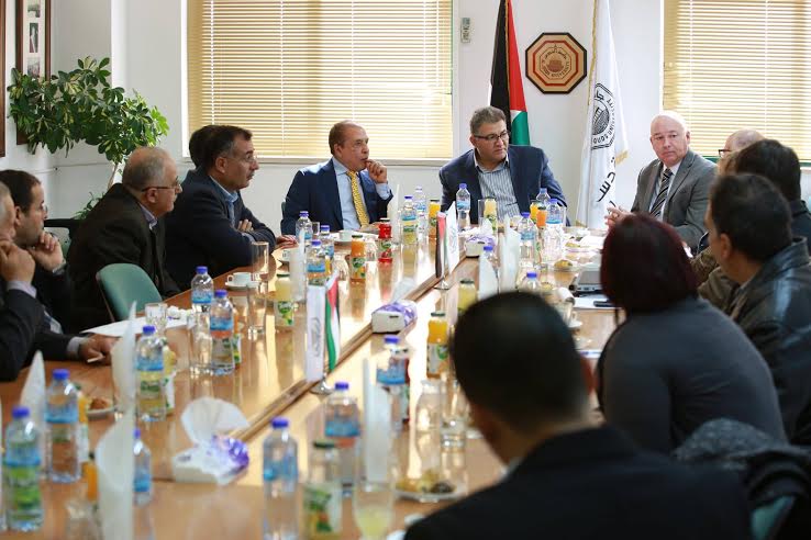 جامعة القدس تبحث ربط مخرجات التعليم بخطوط الإنتاج الفلسطينية