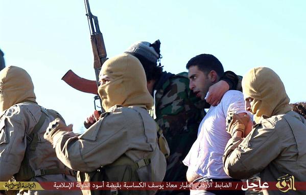 بالصور: داعش يأسر طيار أردني بعد إسقاط طائرته داعش