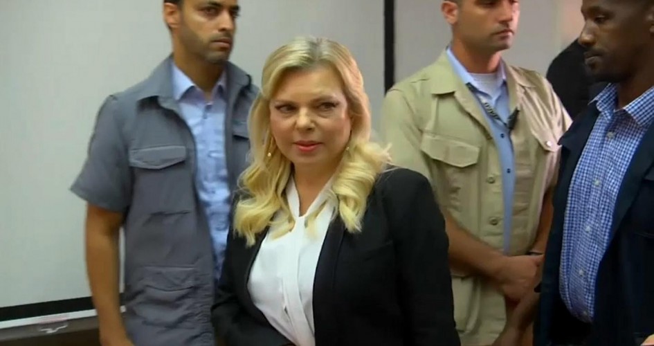 خادمة زوجة نتنياهو: كانت تجبرني على تقبيل قدميها كل يوم