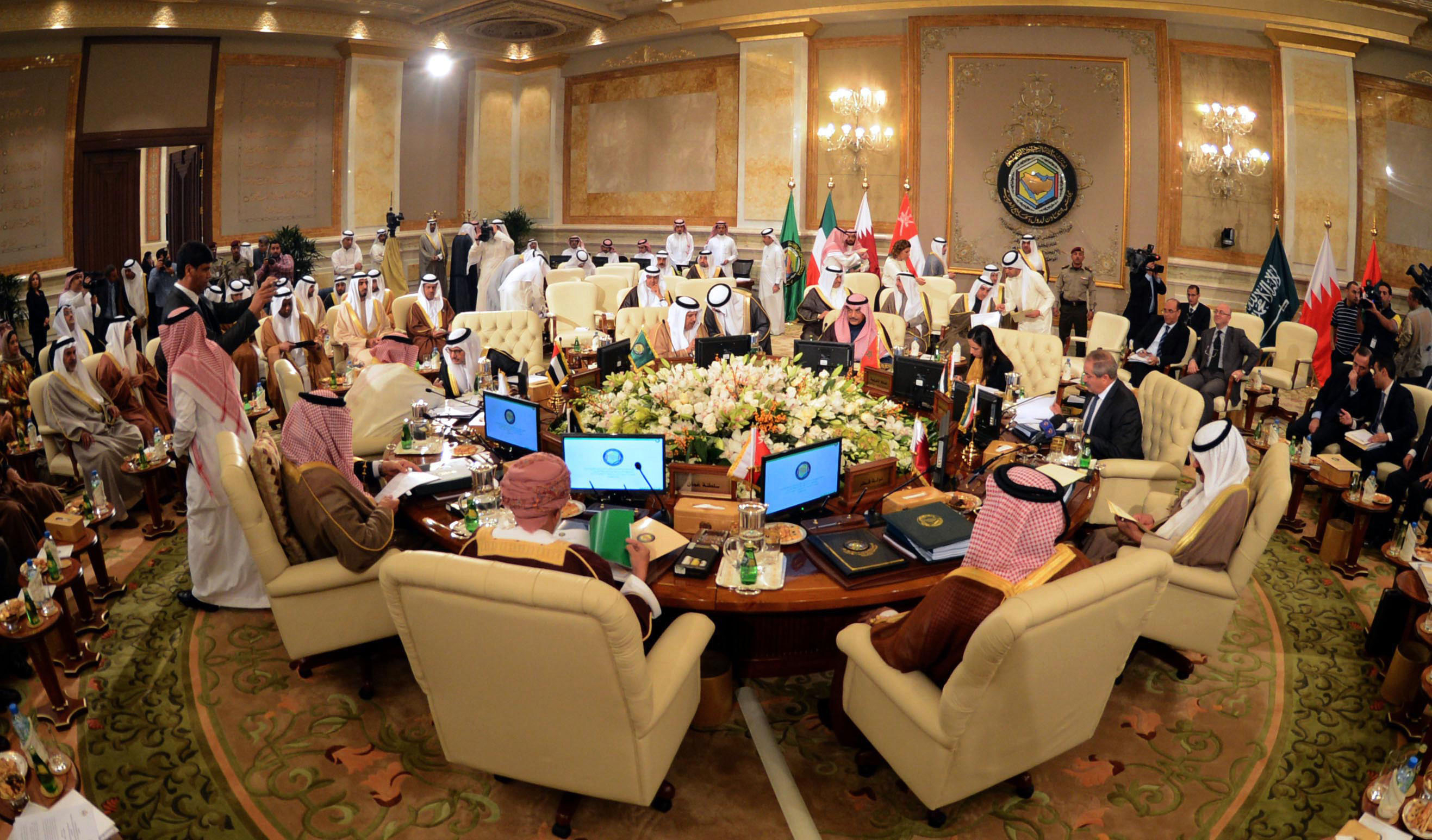السعودية والإمارات والبحرين تعيد سفراءها إلى قطر مجلس التعاون الخليجي
