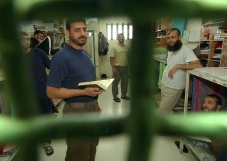 إدارة السجون: إسرائيل ستواصل سياسة الاعتقال الاداري والاتفاق الاخير سيكون قصيرا أسرى
