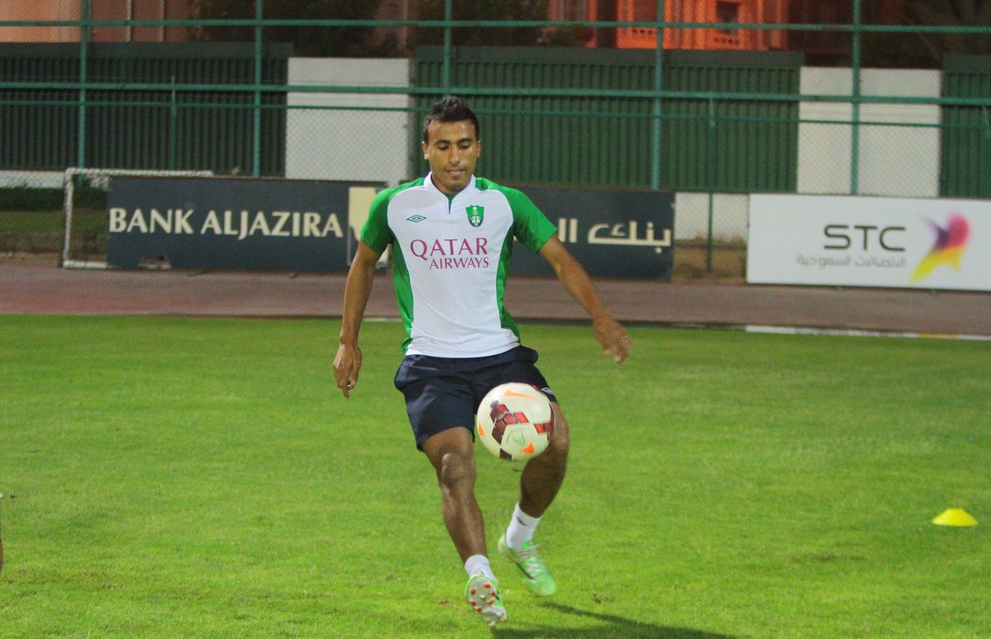 محمد عبد الشافي يخرج من حسابات الأهلي السعودي