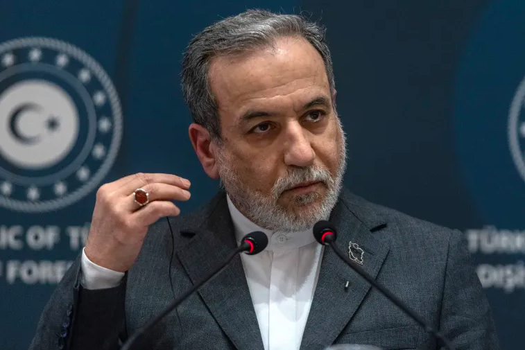 طهران تدرس رد واشنطن وترامب يشيد بمحادثات إيجابية للغاية