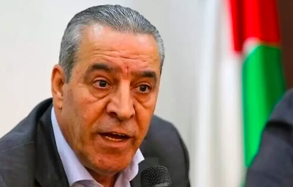 قريب لحسين الشيخ متورط في شبكة تهريب بملايين الشواقل إلى غزة