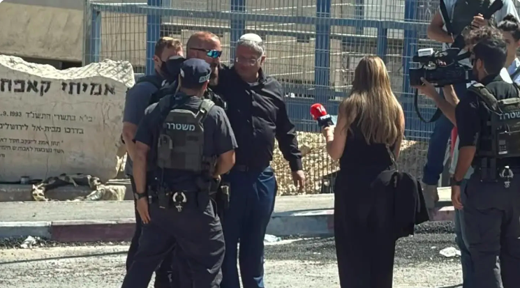 إخلاء معهد قلنديا.. بن غفير يقود اقتحام الاحتلال لمنشأة تابعة للأونروا شمال القدس