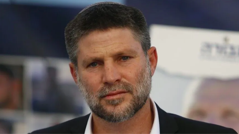 سموتريتش يتباهى بهدم مبان بالخليل ويتوعد الفلسطينيين بدفع أثمان باهظة