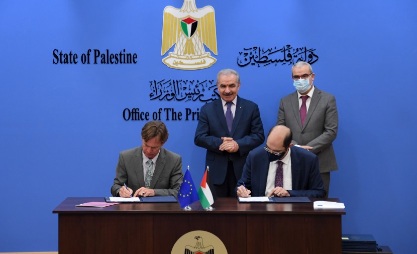 ضمن جهود الاتحاد الأوروبي لإنعاش الاقتصاد الوطني في إطار من الشراكة البنك الأوروبي للتنمية يقدّم لبنك فلسطين قرضاً بقيمة 50 مليون دولار لإقراض المشاريع الصغيرة ومتوسطة الحجم