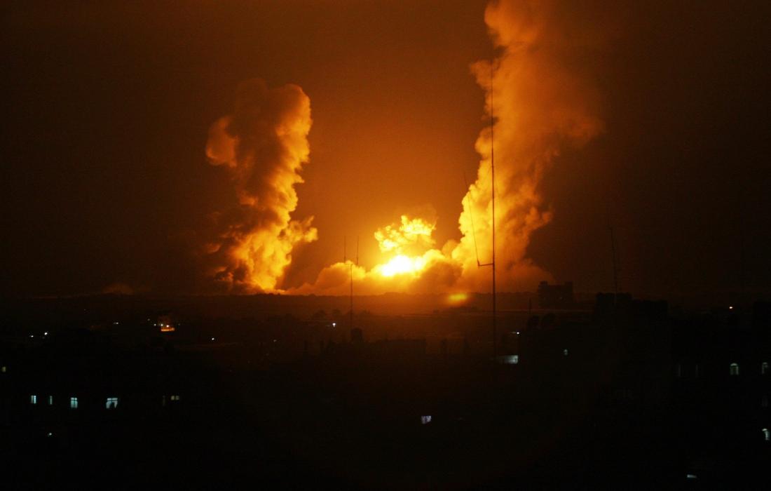 الطائرات الحربية الإسرائيلية تشن سلسلة غارات على مواقع بقطاع غزة