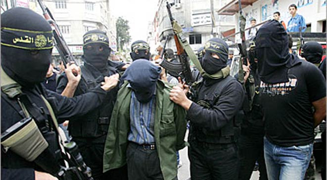 المقاومة في غزة تعدم عدداً من العملاء العملاء