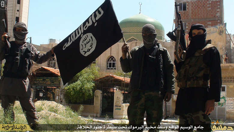 داعش ينصر صوراً لعناصر في مخيم اليرموك مخيم اليرموك