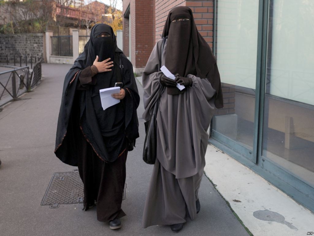 بلدة بلغارية تحظر ارتداء النقاب في الأماكن العامة