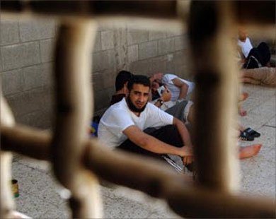 إرجاع لوجبات الطعام في "عوفر" اسرى