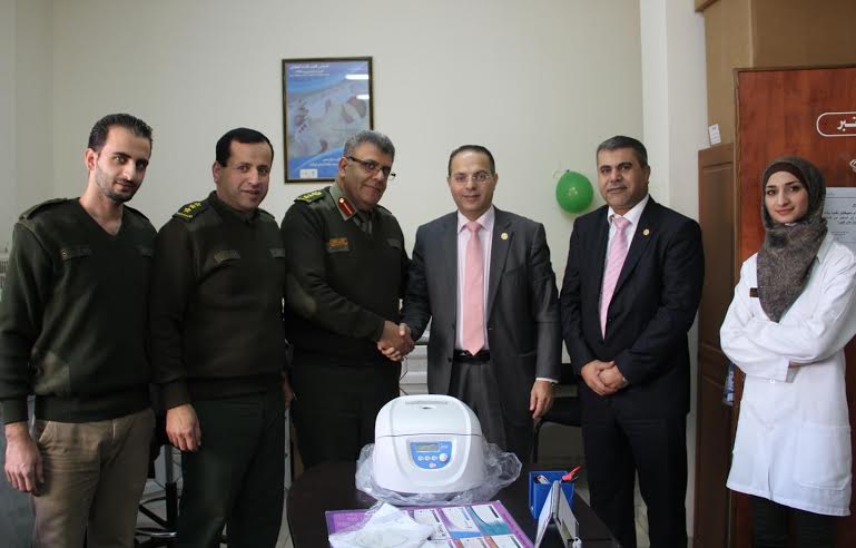 بنك القدس يتبرع بجهاز Centrifuge لمختبر الخدمات الطبية العسكرية برام الله بنك القدس يتبرع بجهاز Centrifuge لمختبر الخدمات الطبية العسكرية برام الله