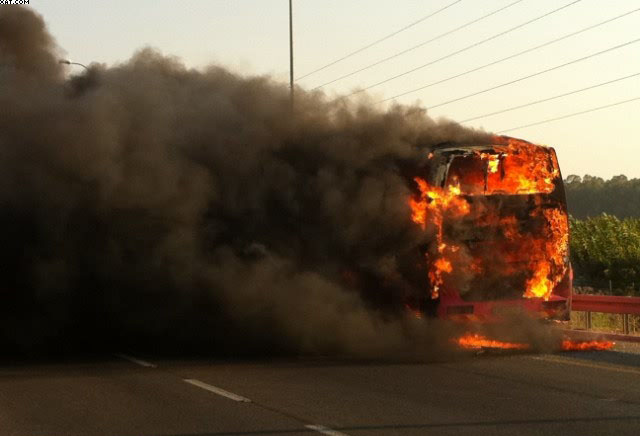 مقتل 17 طفلاً وجرح 8 بانفجار خزان الغار في حافلة مدرستهم بباكستان