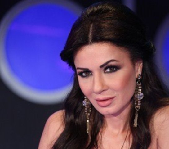 نجلاء بدر تثير الجدل بالبكيني والنقايب نجلاء بدر