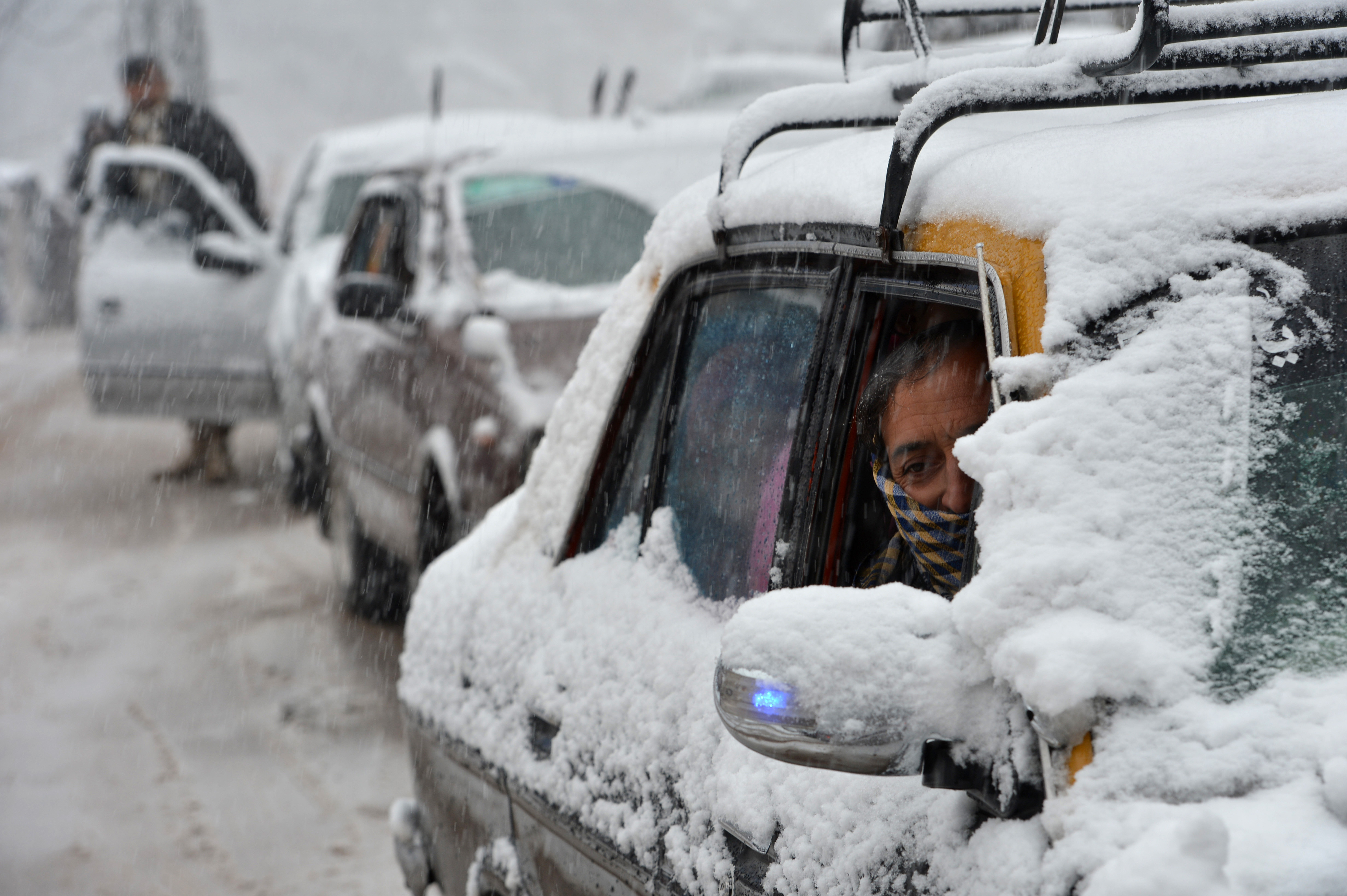 إقليم باكستاني يغلق كافة المدارس بسبب البرد