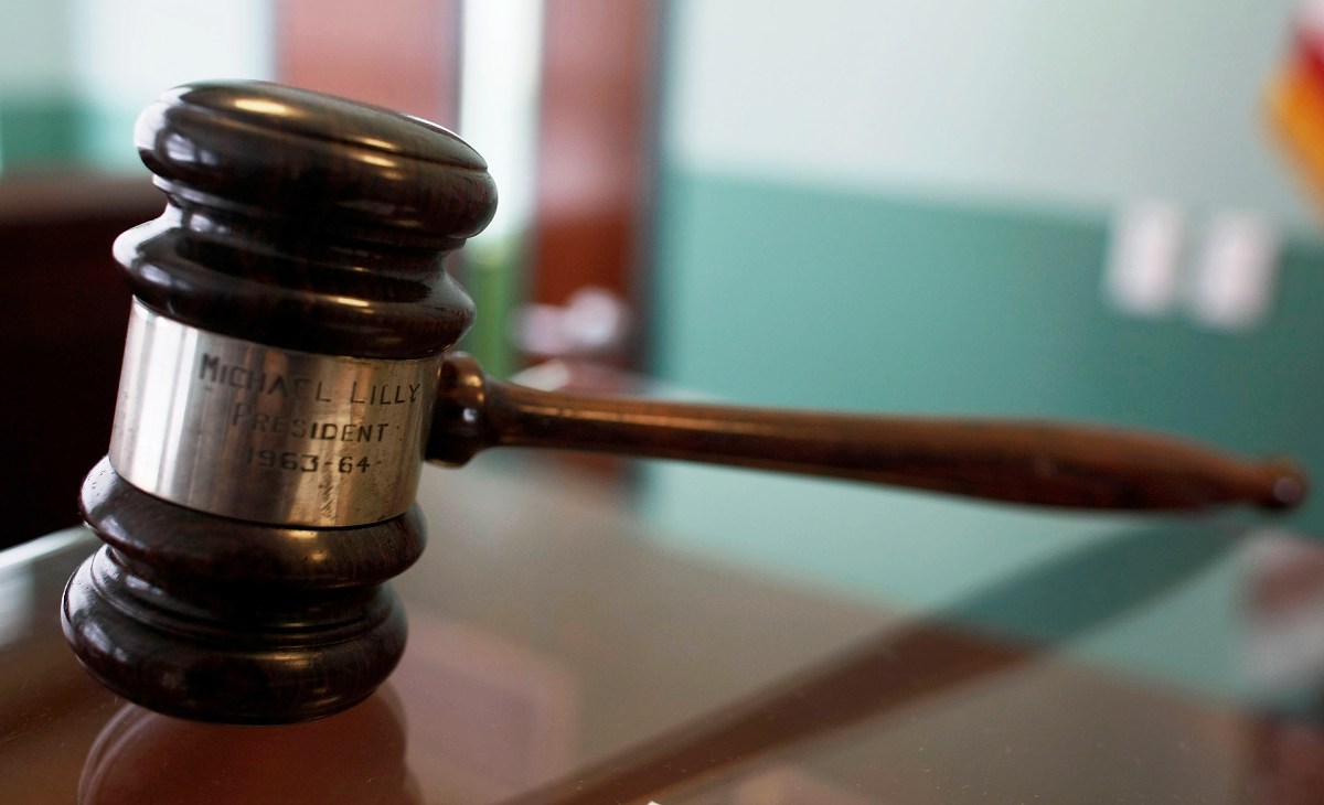 عرض مسرحيّة "محكمة" في رام الله عرض مسرحيّة "محكمة" في رام الله