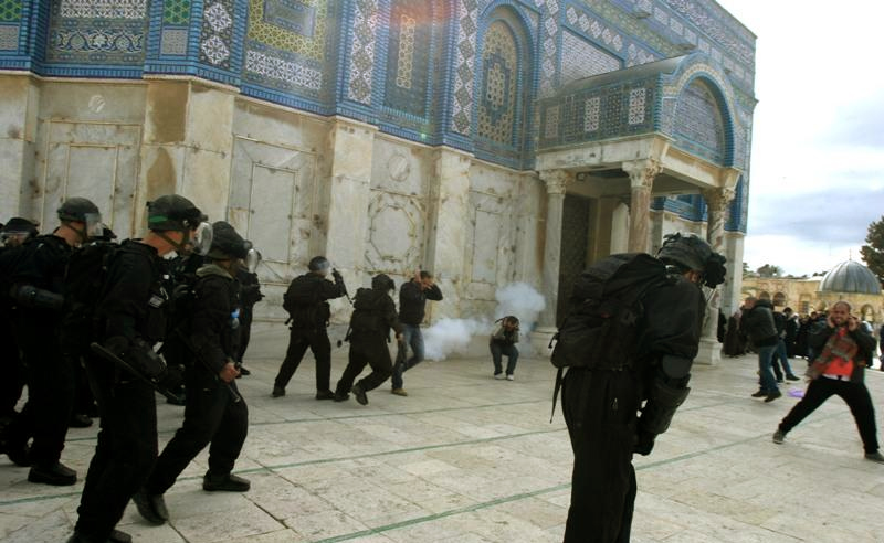 الاحتلال يعتقل اثنين من المصلين لدى خروجهما من الأقصى الأقصى