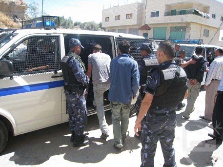 الشرطة تكشف تفاصيل سرقة في العيزرية الشرطة