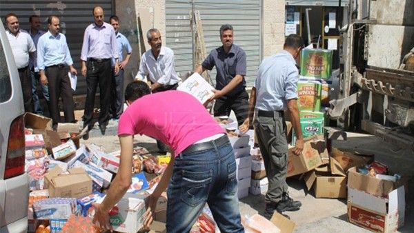 إتلاف 500 كغم مكسرات وبذور فاسدة في القدس إتلاف