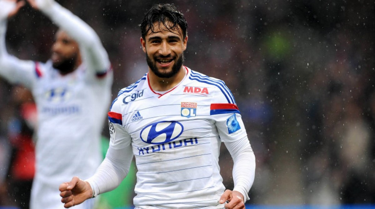 الإصابة تُغيّب نبيل فقير عن الملاعب 6 أشهر الإصابة تُغيّب نبيل فقير عن الملاعب 6 أشهر