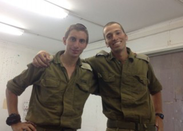 الجندي المفقود هدار جولدن (يسار) الجندي المفقود