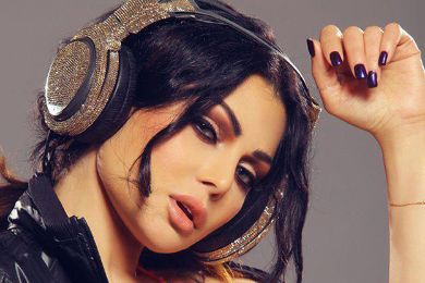 "ضفيرة" هيفاء وإطلالتها المحتشمة تجمع أكثر من 17 ألف معجب هيفاء وهبي